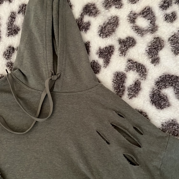 Rue 21 size M Olive Green ripped waist length hoodie - Picture 3 of 4